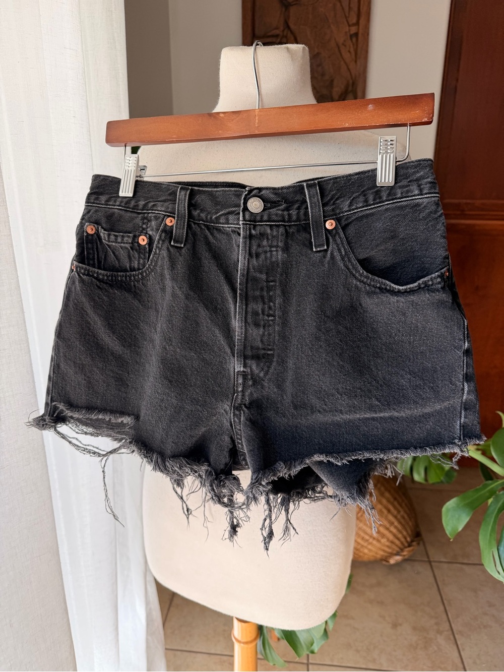 Levi's 501 Black Denim Cutoff Shorts Women's W29 Distressed Raw Hem